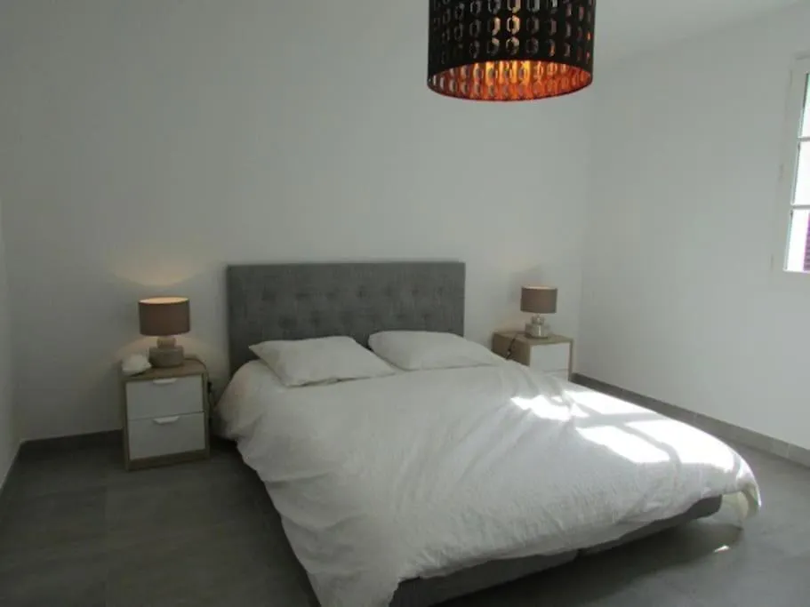 Апартаменты New Development Place Des Lices Сен-Тропе