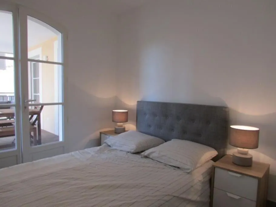 New Development Place Des Lices Сен-Тропе Франция